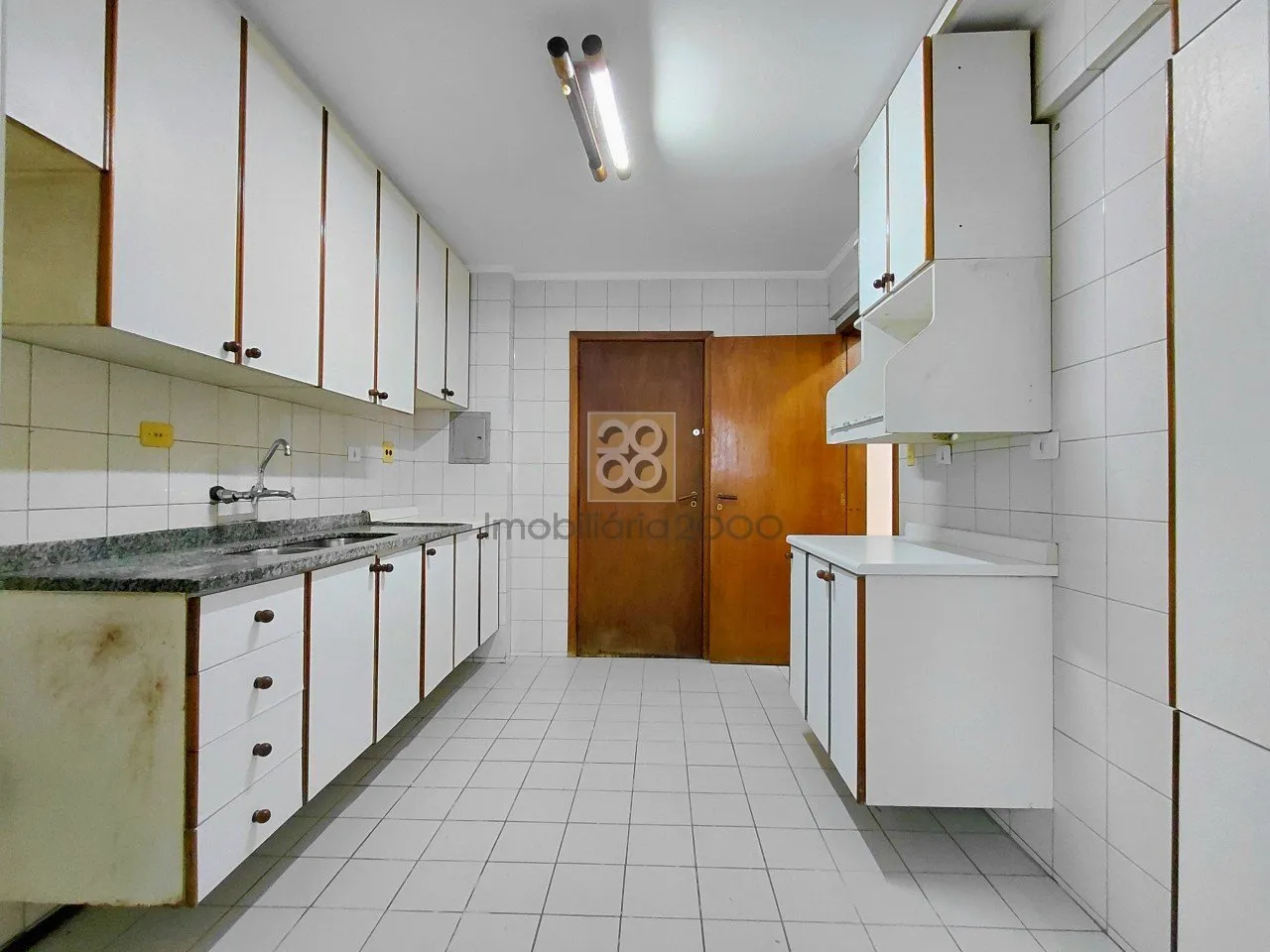 2-bedroom apartment with a suite and 2 bathrooms — photo 21