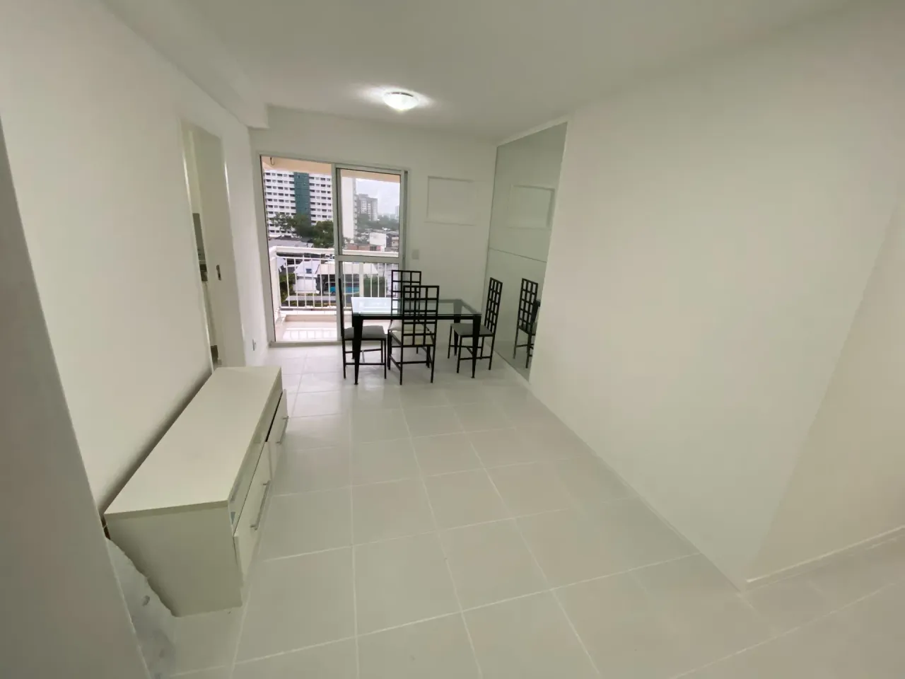 Apartamento mobiliado de 2 quartos com 1 vaga e varanda — photo 3