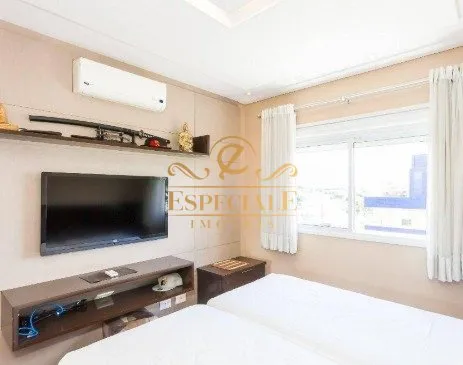 Apartment with 3 en-suite bedrooms and glass balcony — photo 17