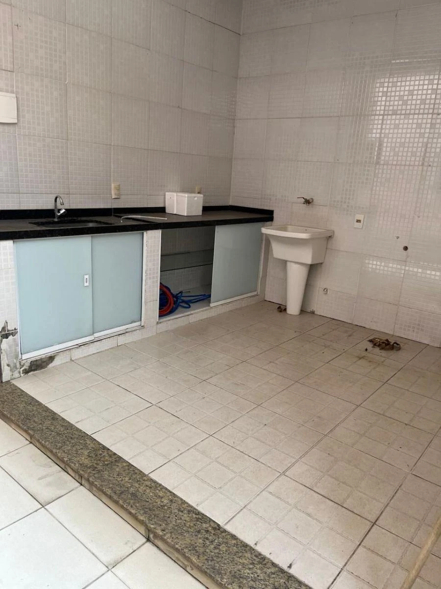 Casa dúplex com 4 quartos e 2 vagas, 587 m² — photo 2