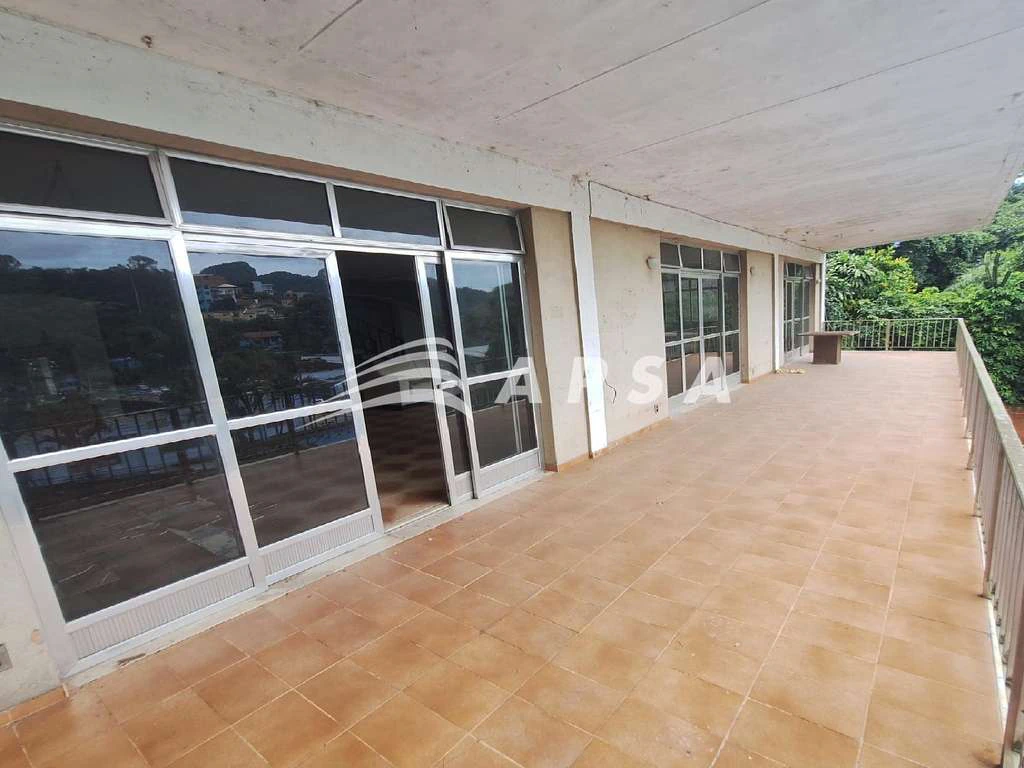 Casa sem mobília com 5 quartos e 625 m² construída — photo 2