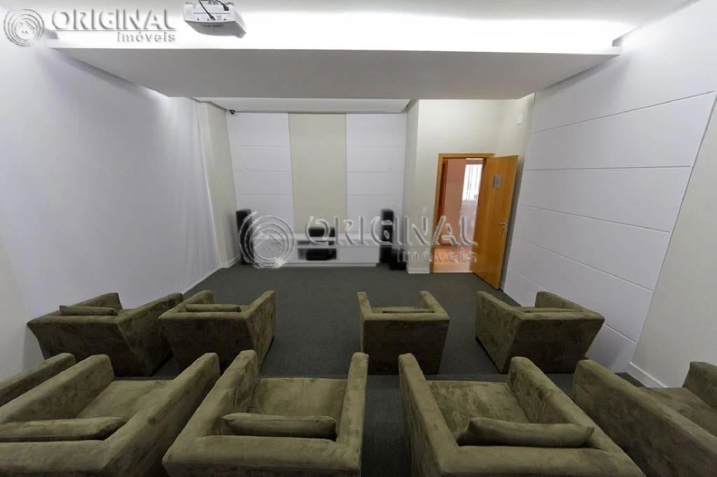 One-bedroom apartment in a building with an indoor pool — photo 25