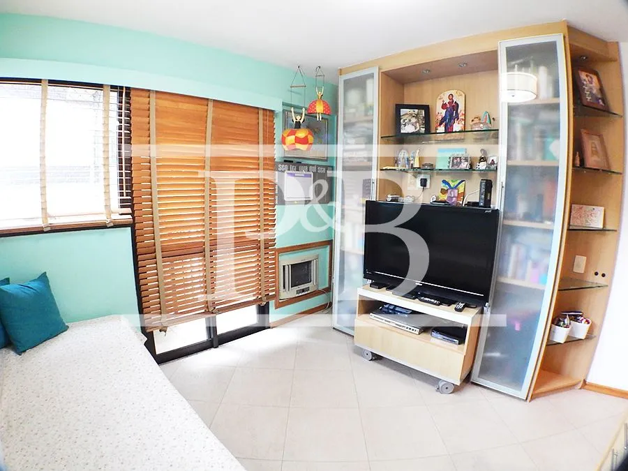 4-bedroom apartment with 266 m² and 4 parking spaces — photo 23