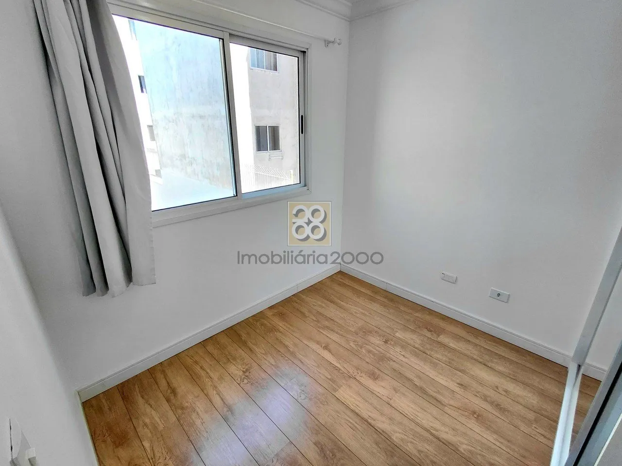 Balcony with a grill in a 2-bedroom apartment, 67 m² — photo 18