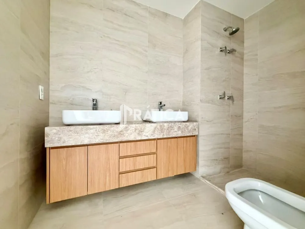 4-bedroom apartment in a building with an indoor pool — photo 19