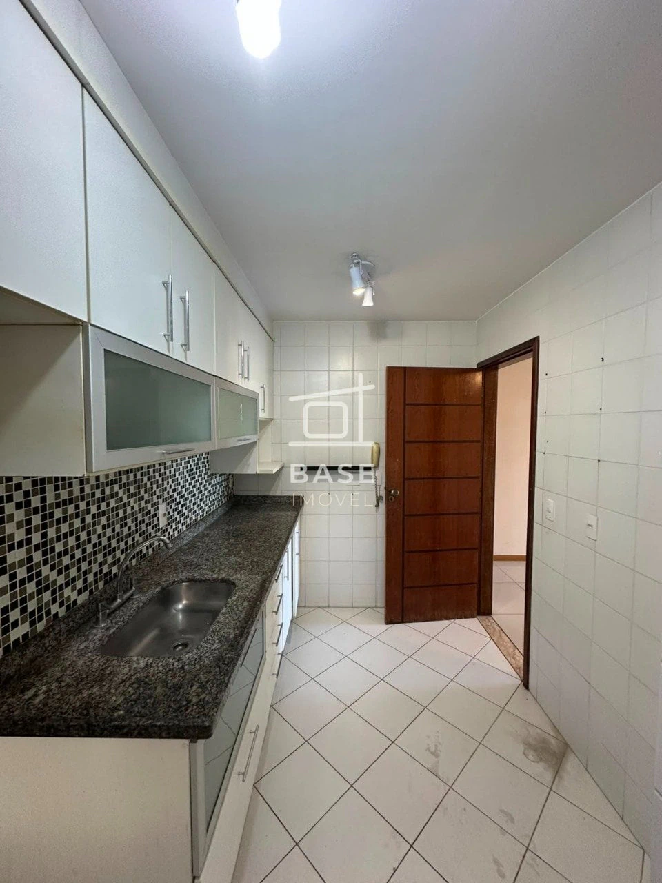 3-bedroom apartment with a suite and 1 parking spot — photo 9