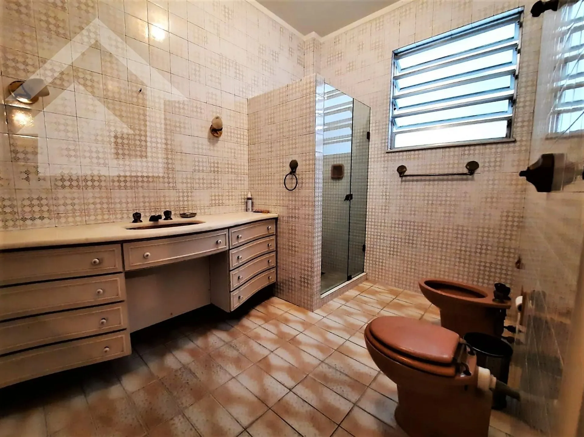 525 m² apartment with a home office and a bathtub — photo 42