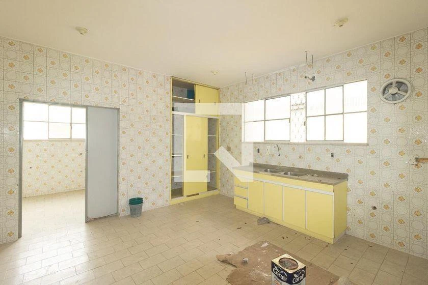 House, 500 m², with wood or laminate floors — photo 6