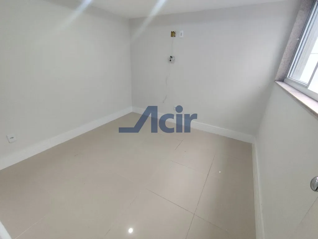 One-bedroom apartment in a building with a gym — photo 15