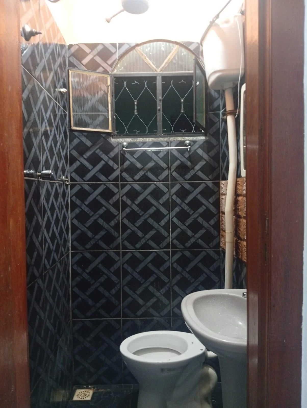 Незамебльований студіо з 1 спальнею та електричним душем — photo 11