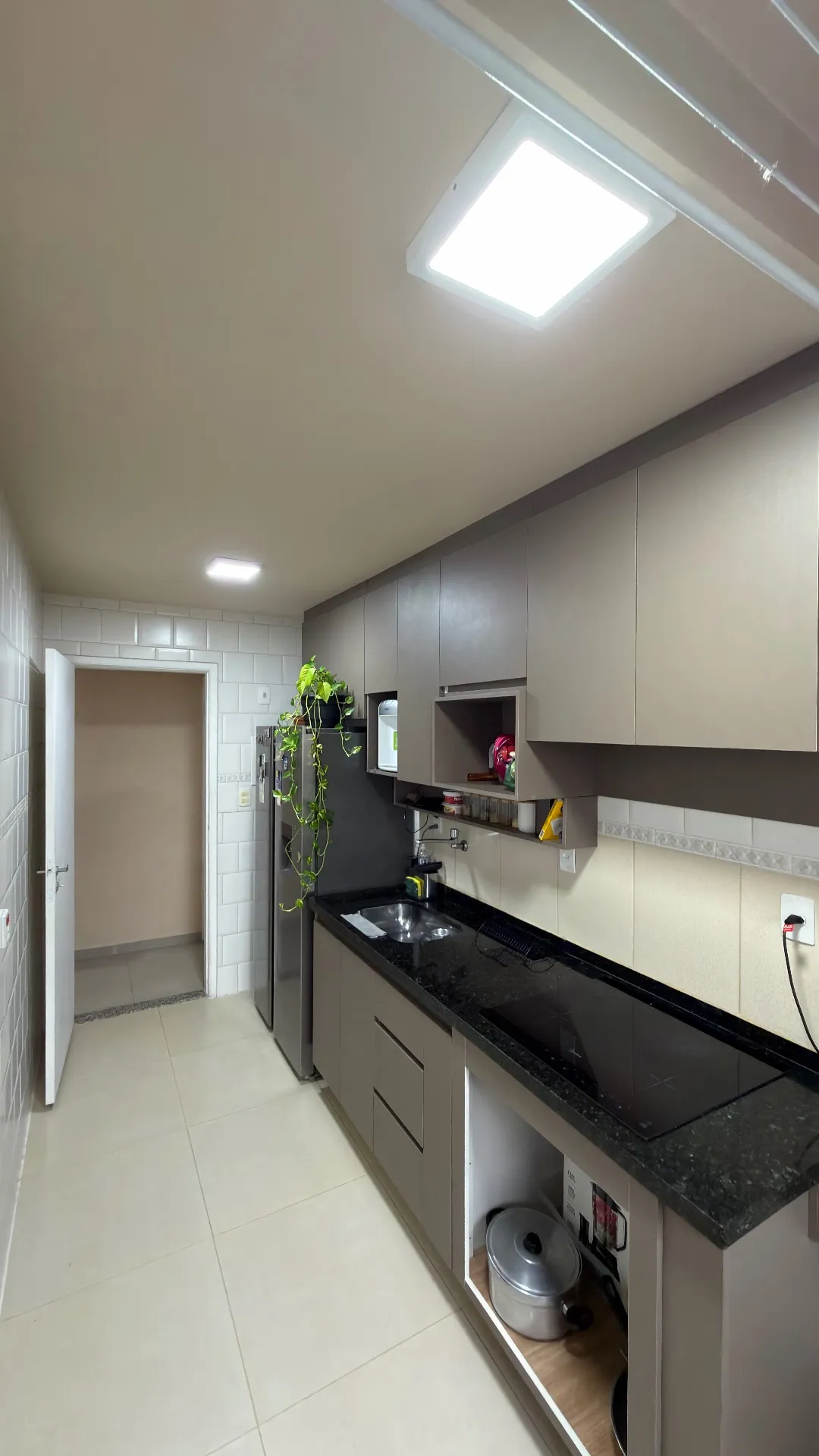 Apartamento mobiliado em condomínio com academia