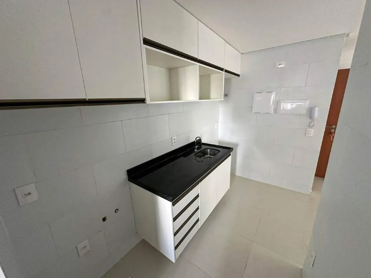 3-bedroom rental apartment with 1 suite and 2 parking — photo 6