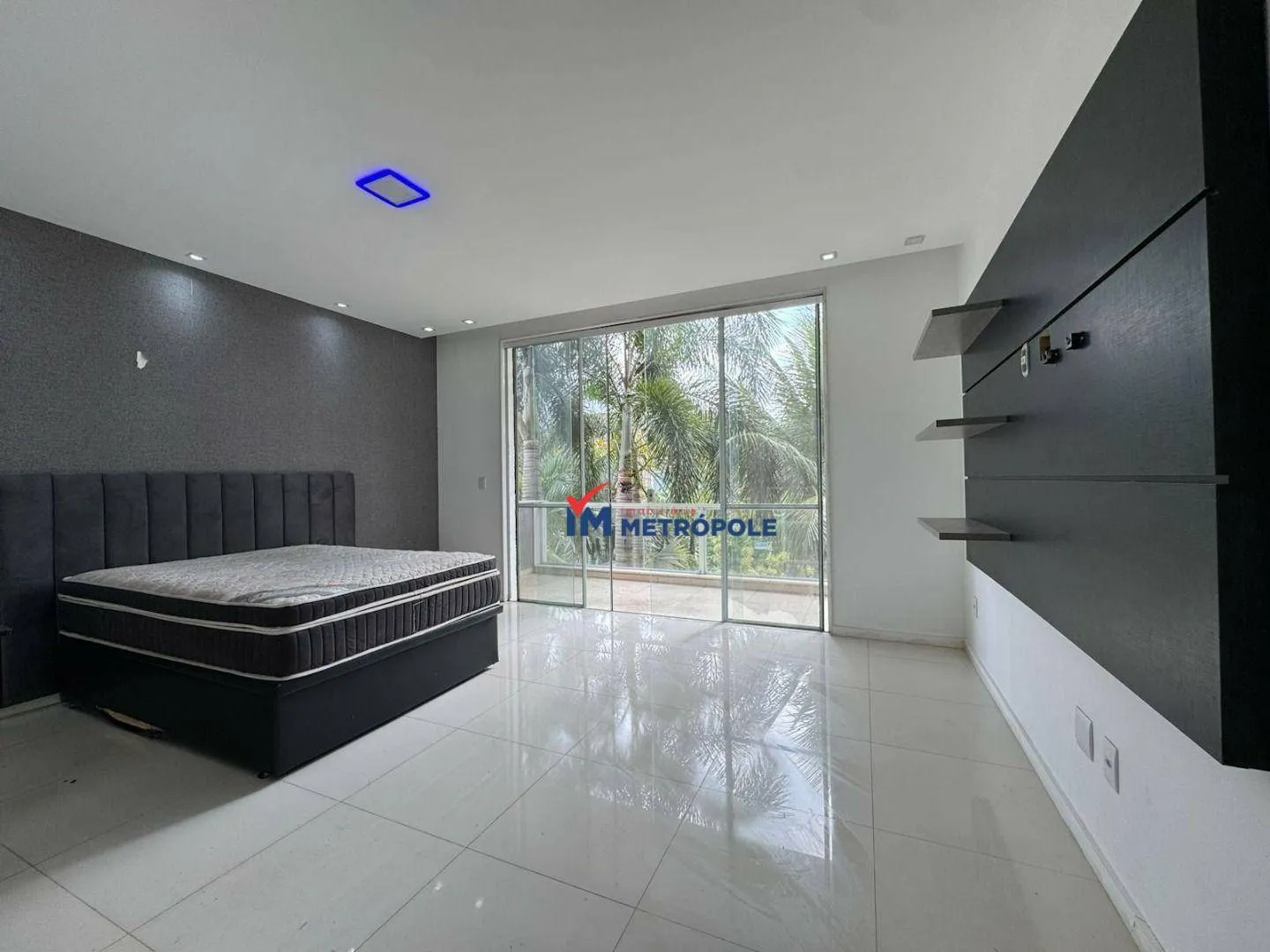 5 quartos e janelas do piso ao teto: casa de 600 m² — photo 23