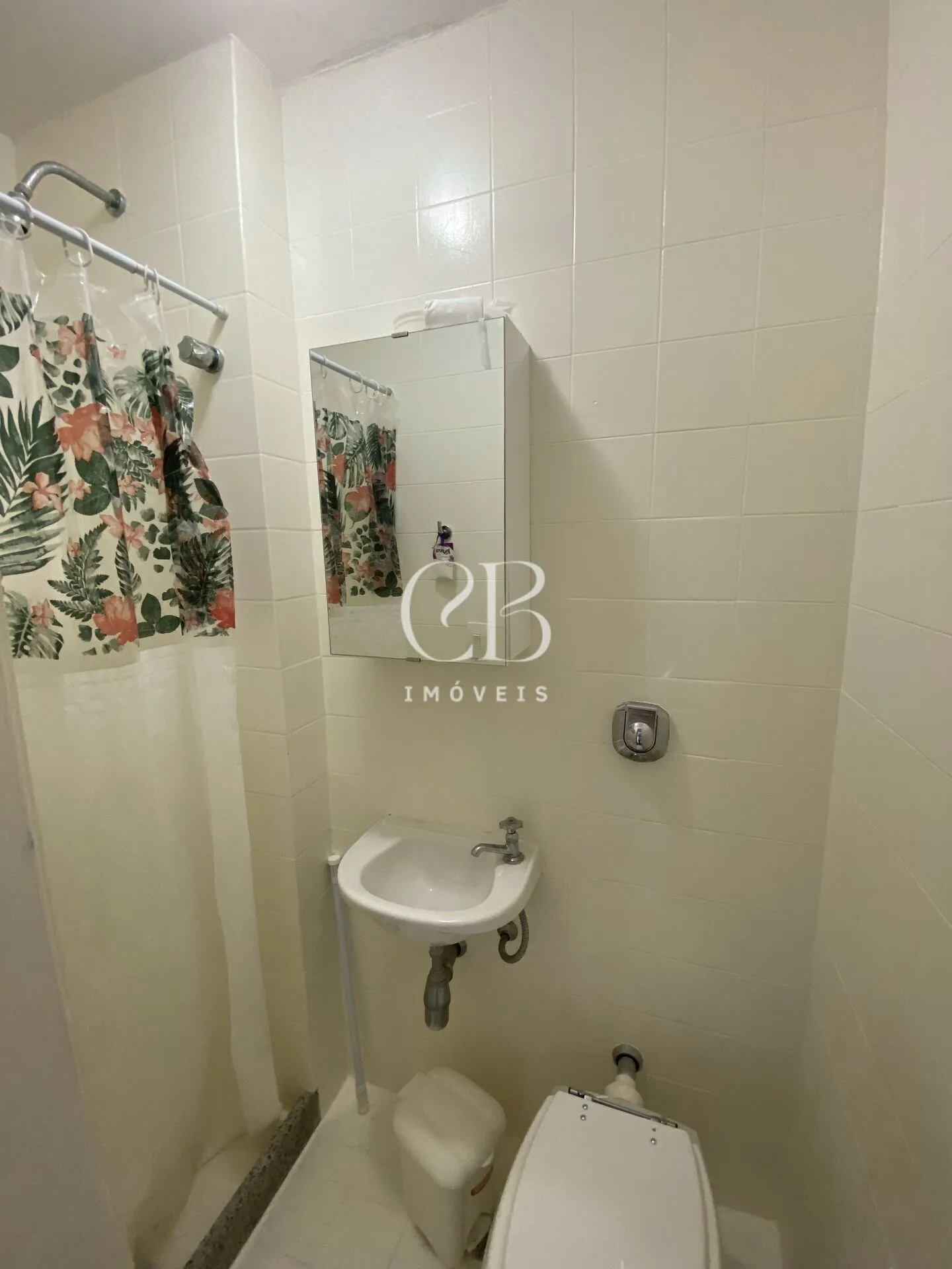 Apartment with 4 bedrooms and a glass-enclosed balcony — photo 45