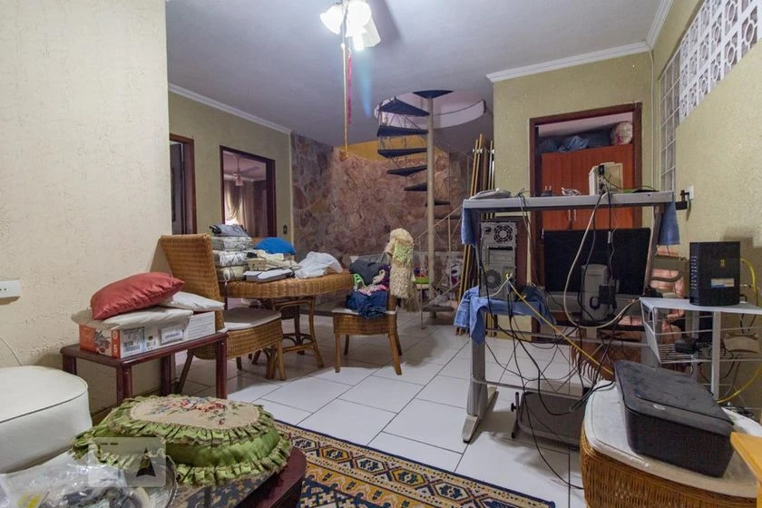 House with 4 bedrooms and 3 bathrooms, no parking — photo 9