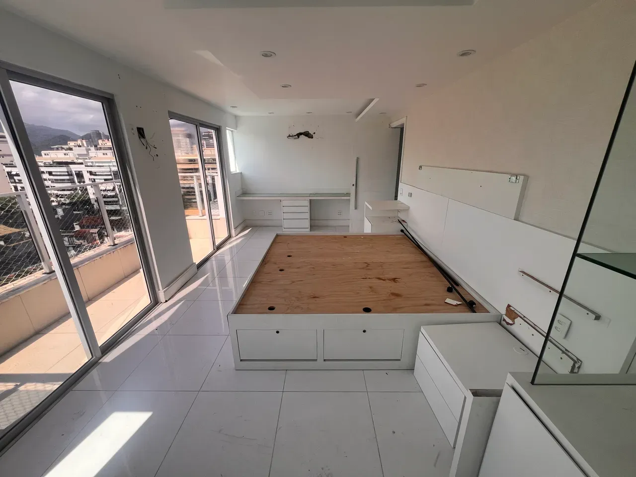 4-bedroom apartment with floor-to-ceiling windows — photo 9