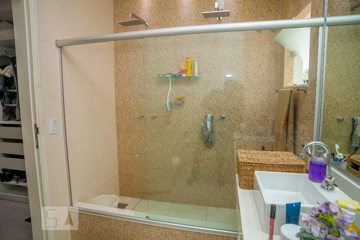 Власний басейн та 4 спальні: будинок 330 м² — photo 44