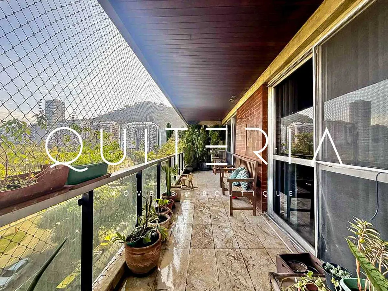 Apartamento mobiliado com 4 quartos e 2 vagas