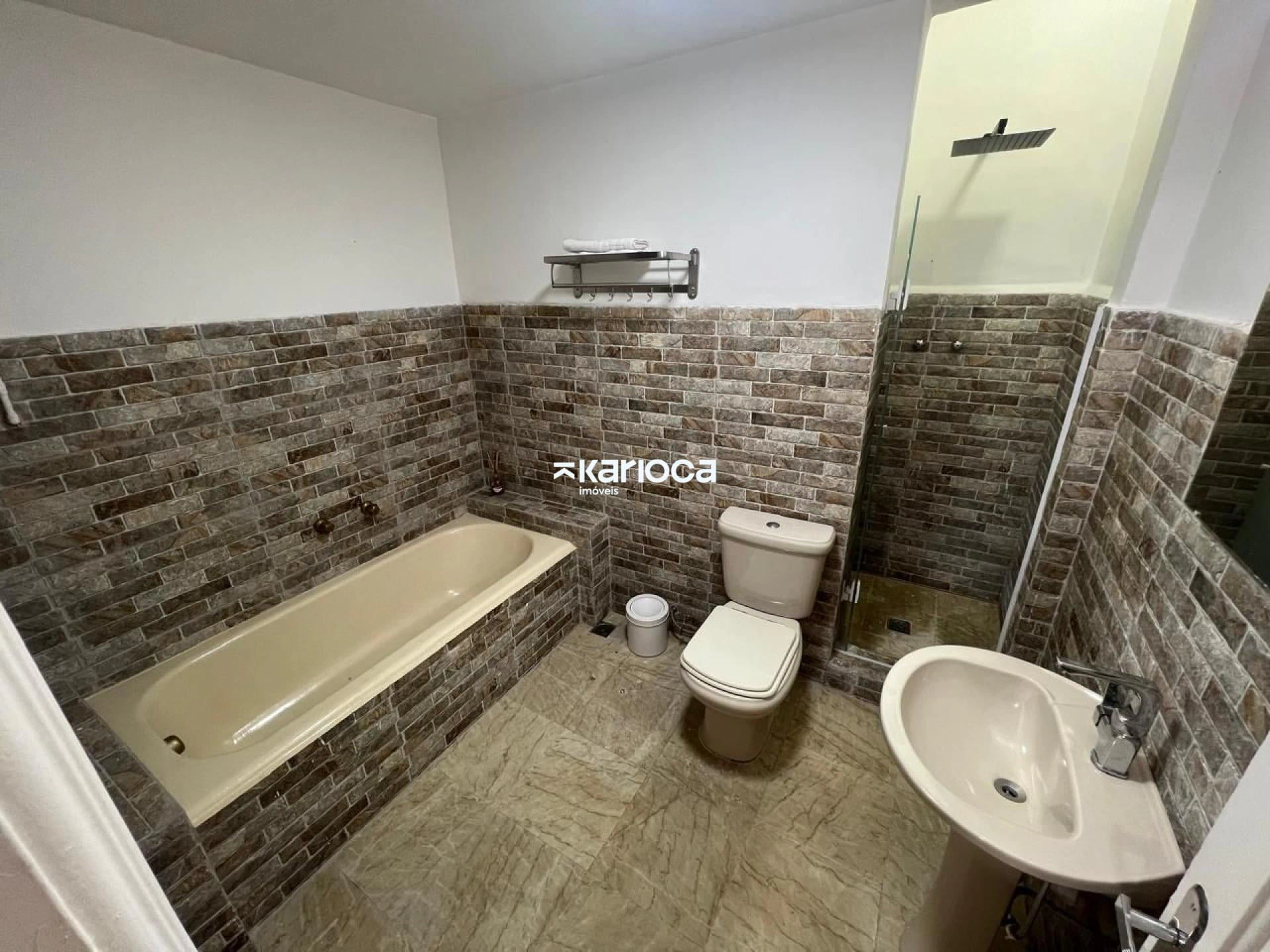 Furnished 4-bedroom apartment with 4 bathrooms — photo 13