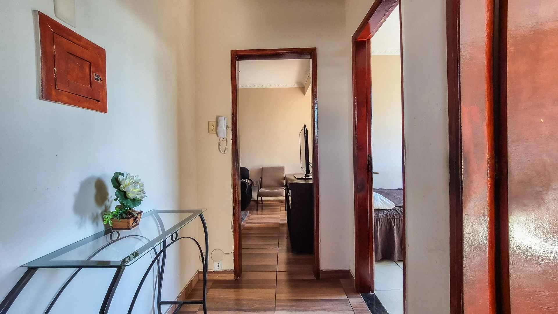 Furnished 2-bedroom apartment with 1 bathroom — photo 44