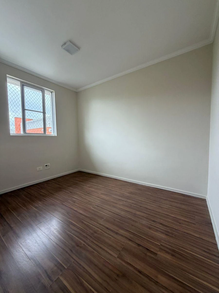 Departamento con piso de madera o laminado en Curitiba — photo 16