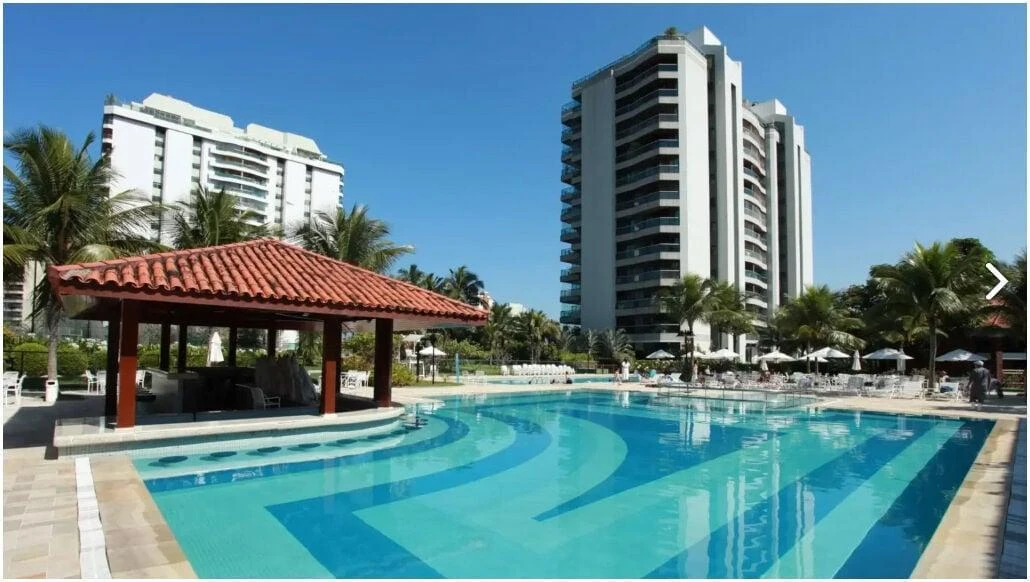 4-bedroom apartment with a water view — photo 10