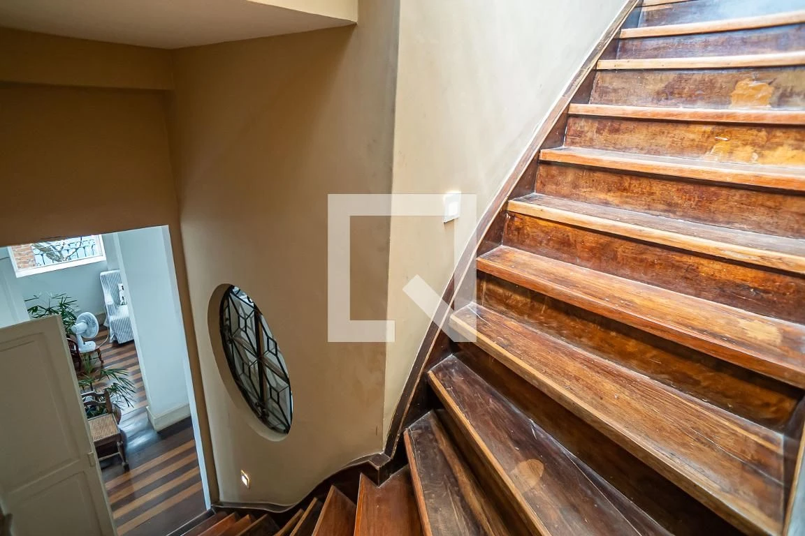 Furnished house, 300 m², with floor-to-ceiling windows — photo 43