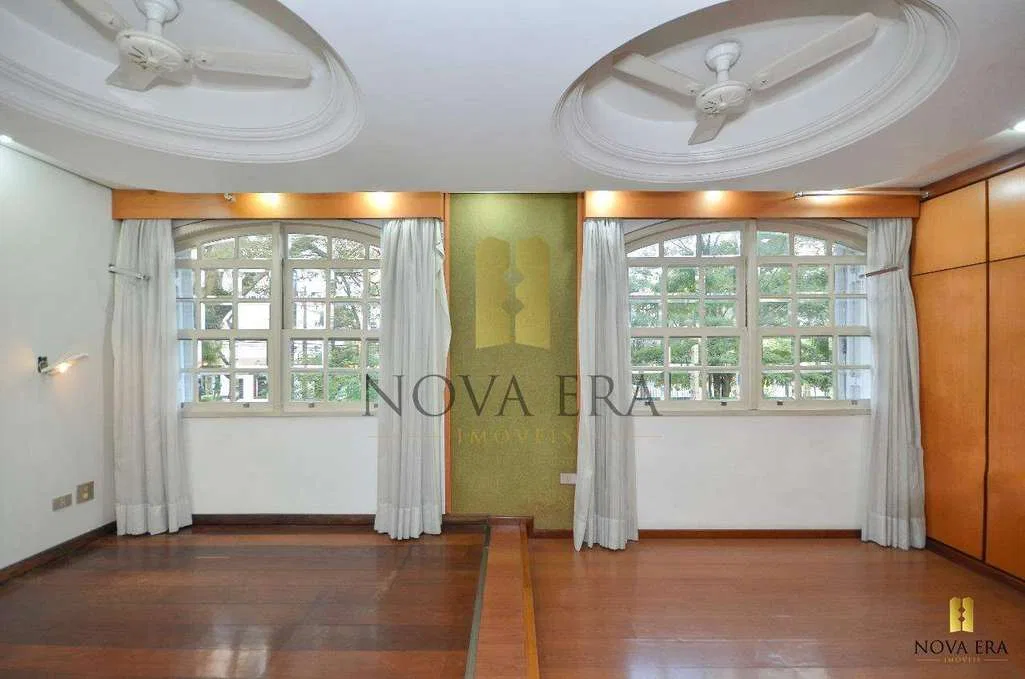House with 4 bedrooms and 2 en-suites, 302 m² — photo 3