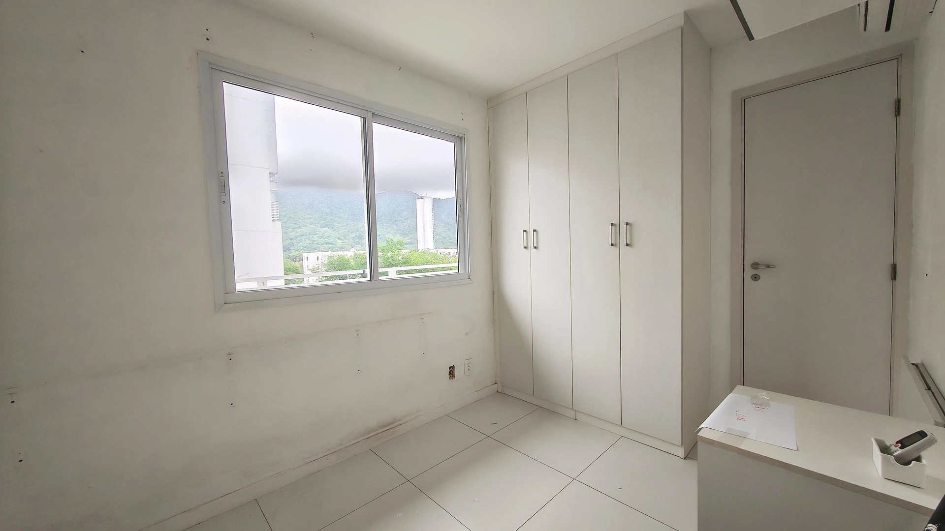 Glass-enclosed balcony in a 3-bedroom apartment, 87 m² — photo 12