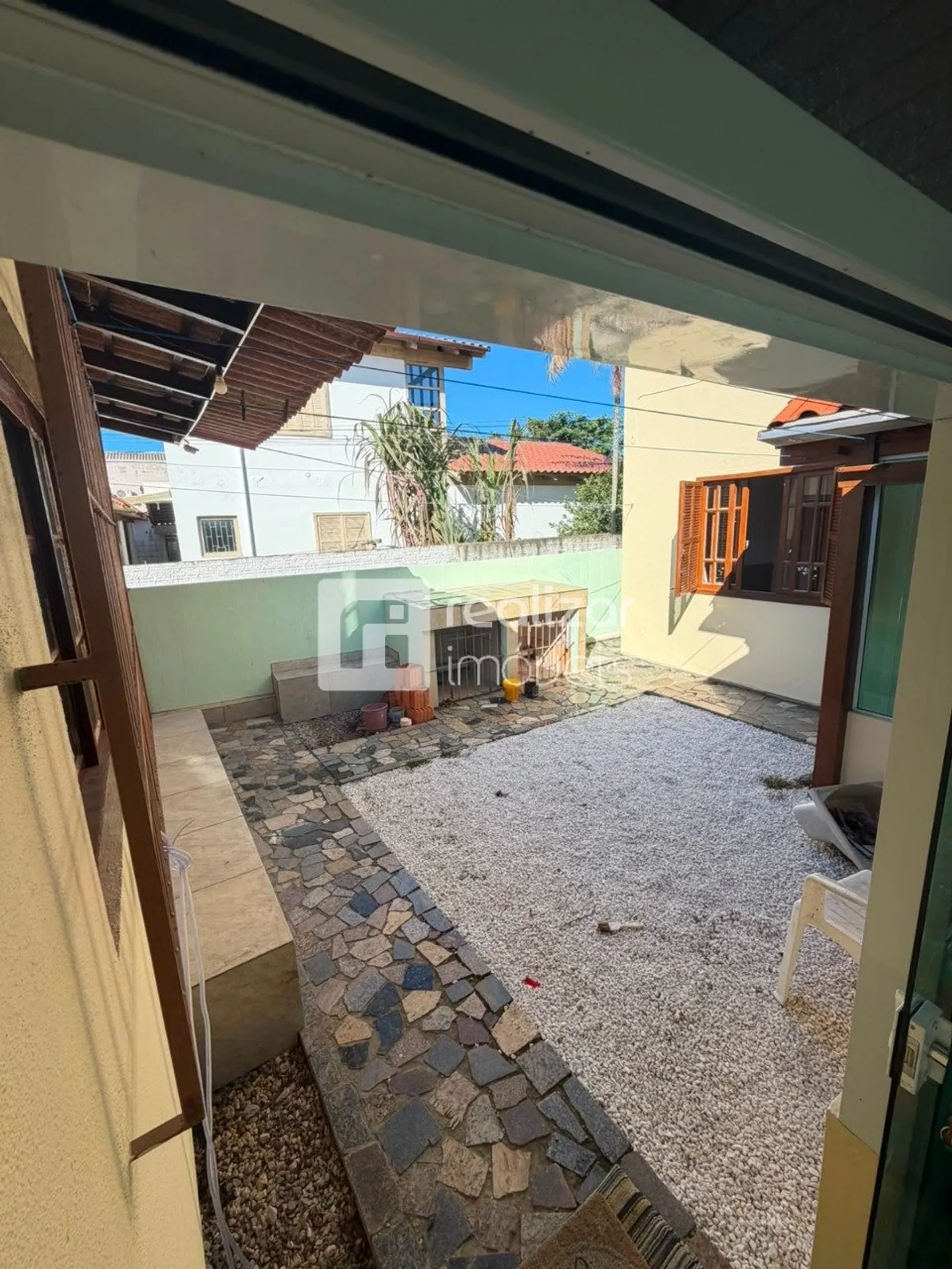House with 5 bedrooms and a private garden — photo 17