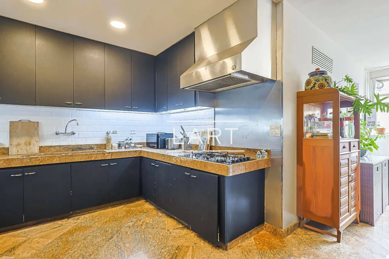 Furnished 4-bedroom apartment with 5 bathrooms — photo 20