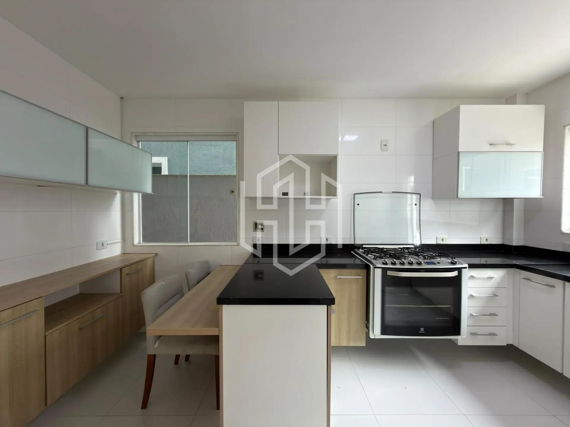 House, 220 m², with a grill on the balcony — photo 8