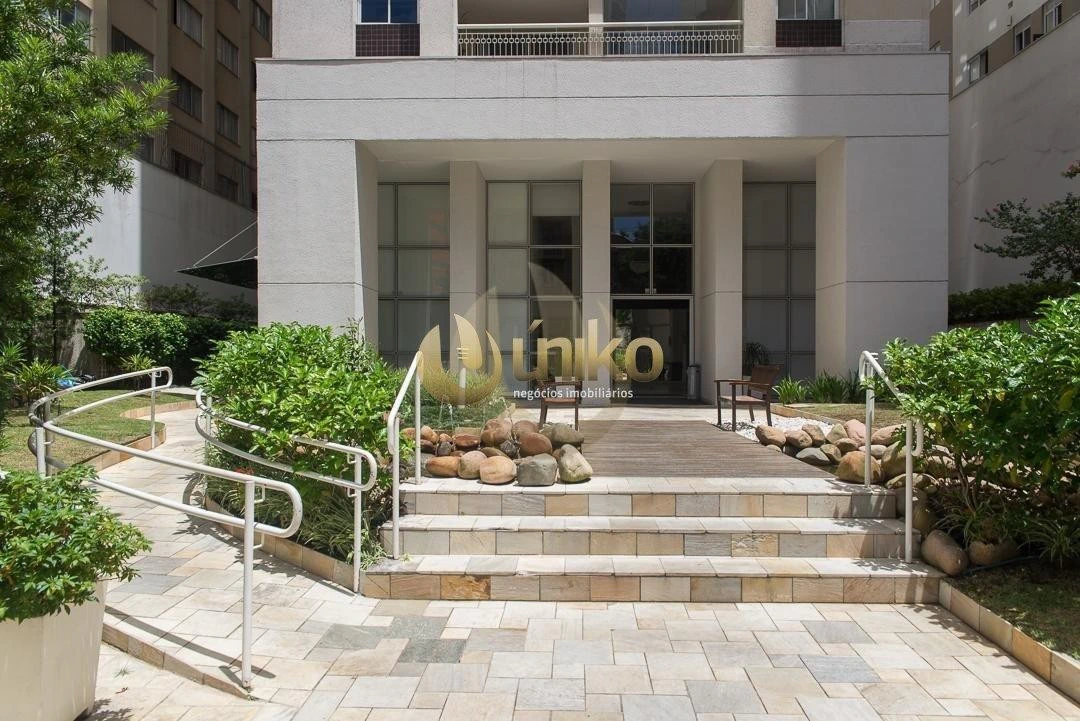 Glass-enclosed balcony in a one-bedroom apartment, 52 m² — photo 19