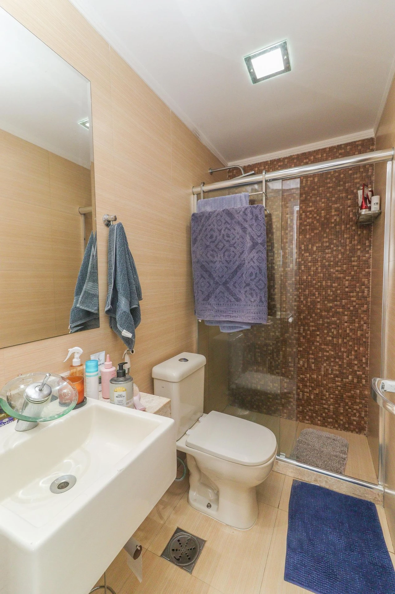 105 m² apartment with a home office and a washing machine — photo 17