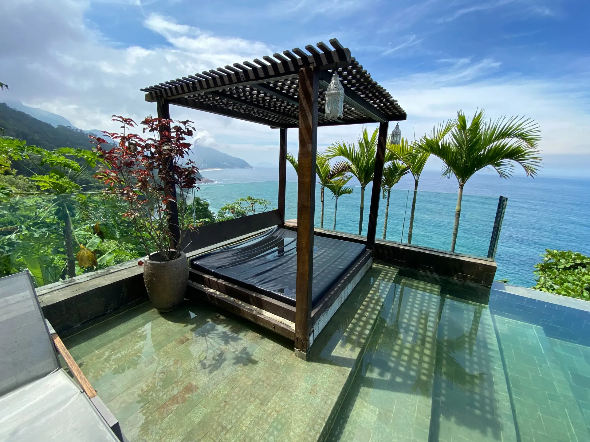 800 m² house with 5 bedrooms and an open-plan kitchen — photo 49