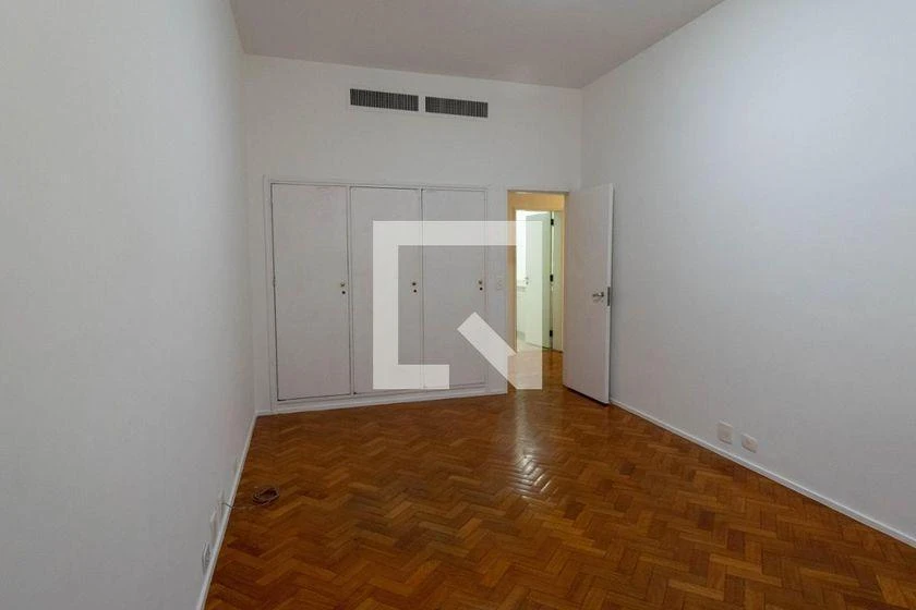 Rental apartment with 4 bedrooms and 4 bathrooms — photo 31