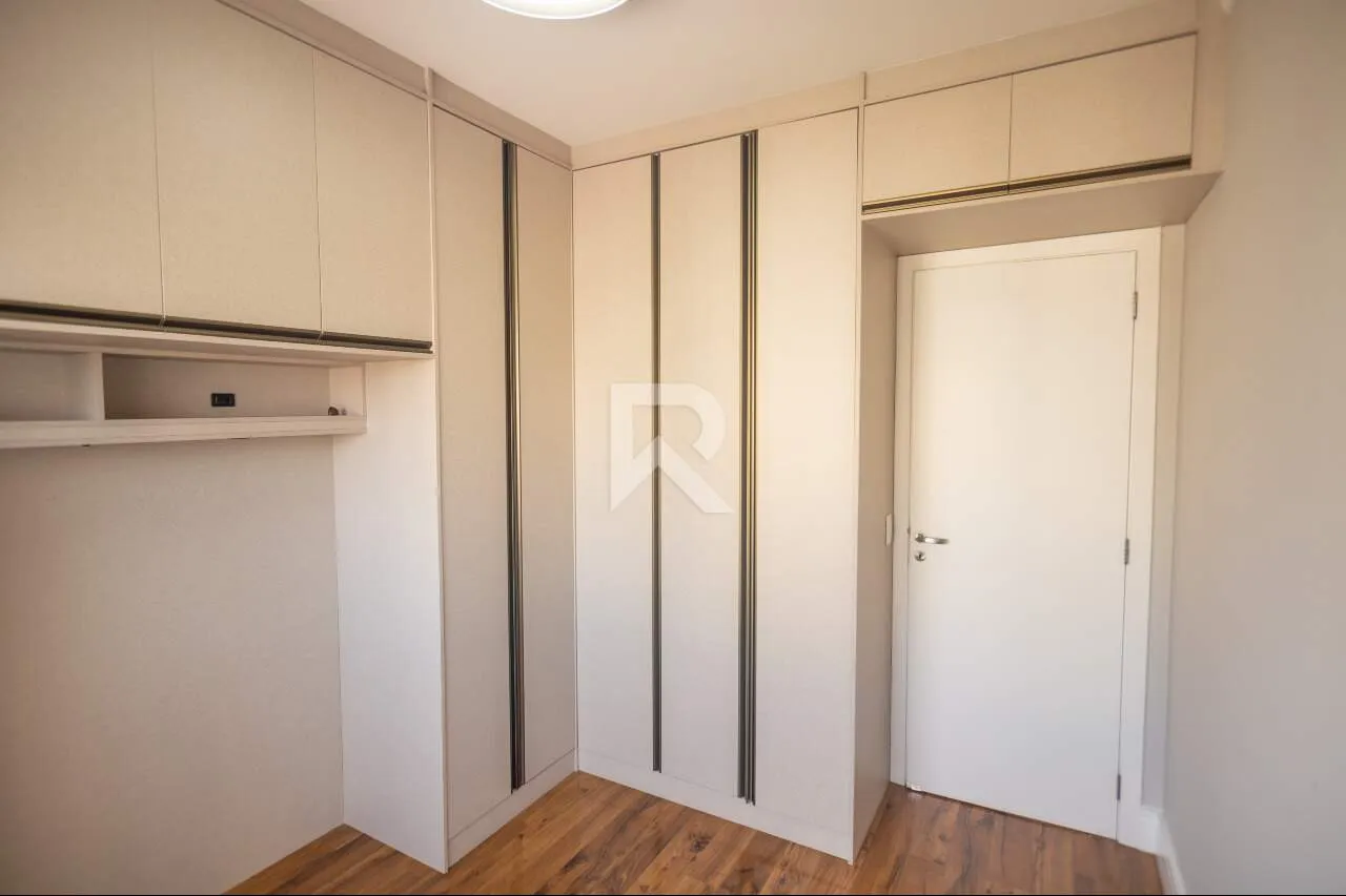 Apartment with open-plan kitchen and 4 bedrooms — photo 23