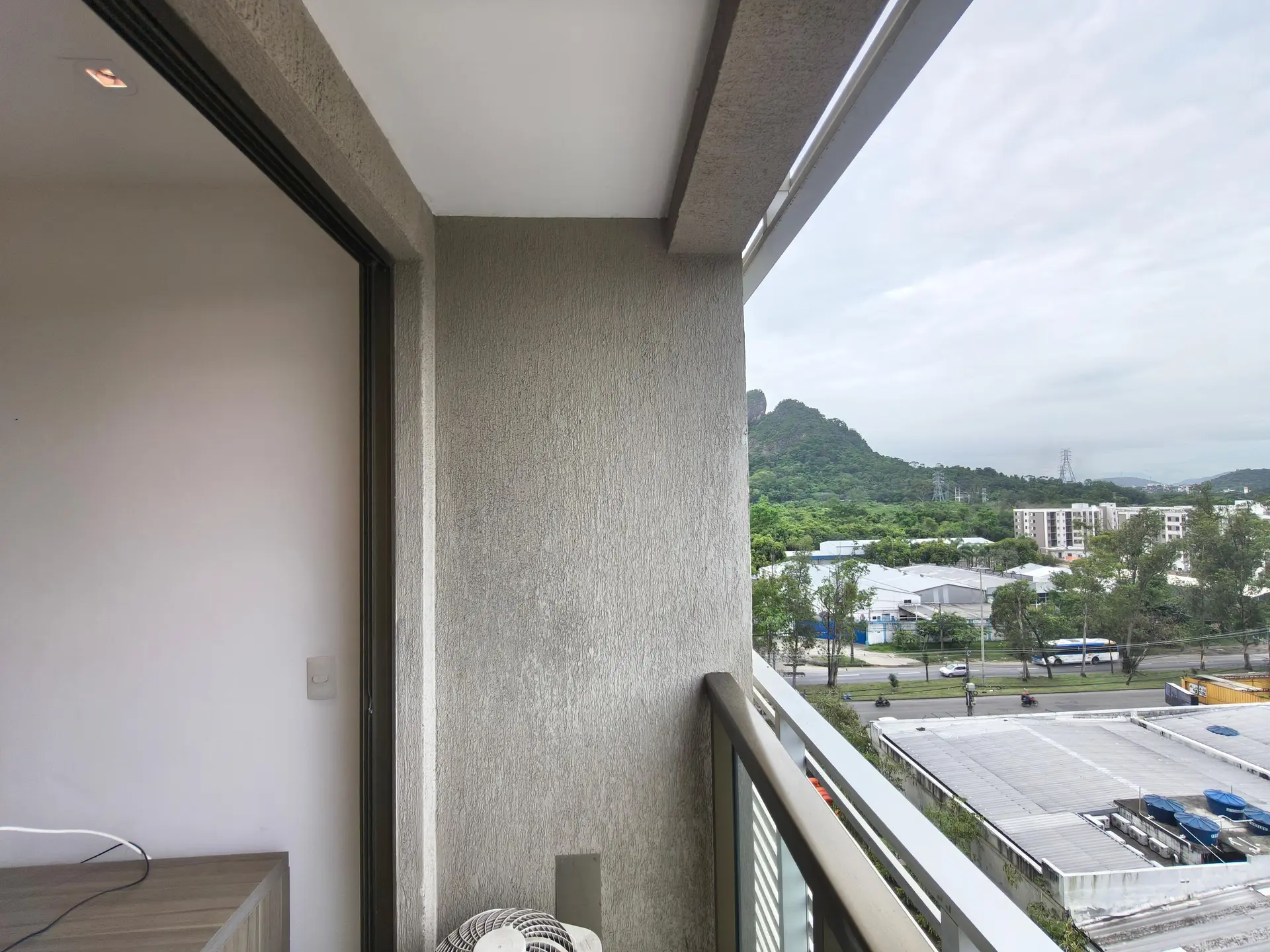 One-bedroom apartment with a mountain view in Rio de Janeiro — photo 13