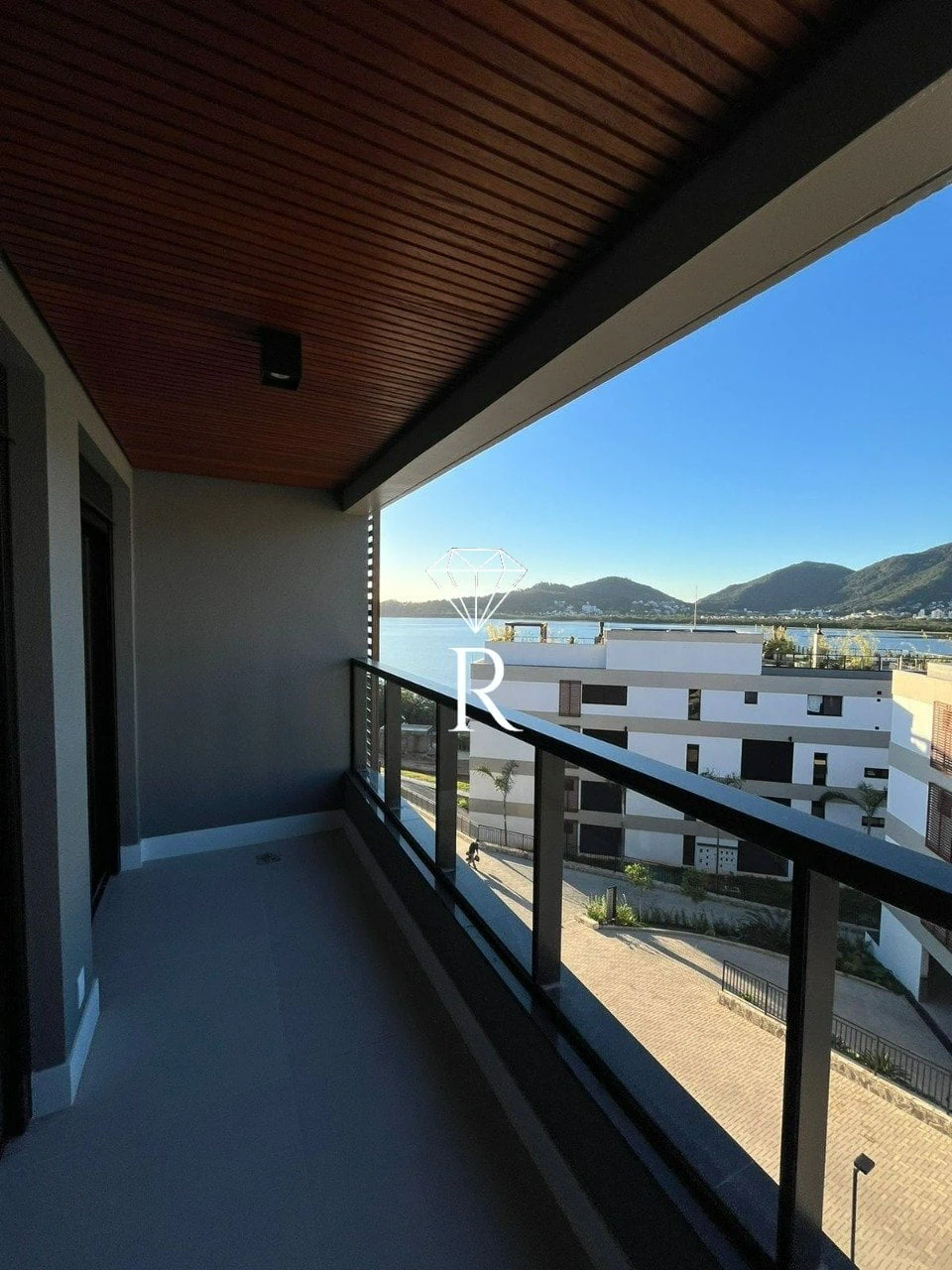 3-bedroom apartment with a grill on the balcony — photo 9