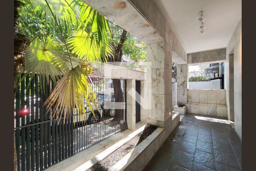 Rental house with 5 bedrooms and a balcony — photo 22