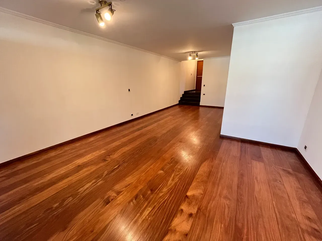 3-bedroom apartment with 3 bathrooms and 2 parking — photo 3