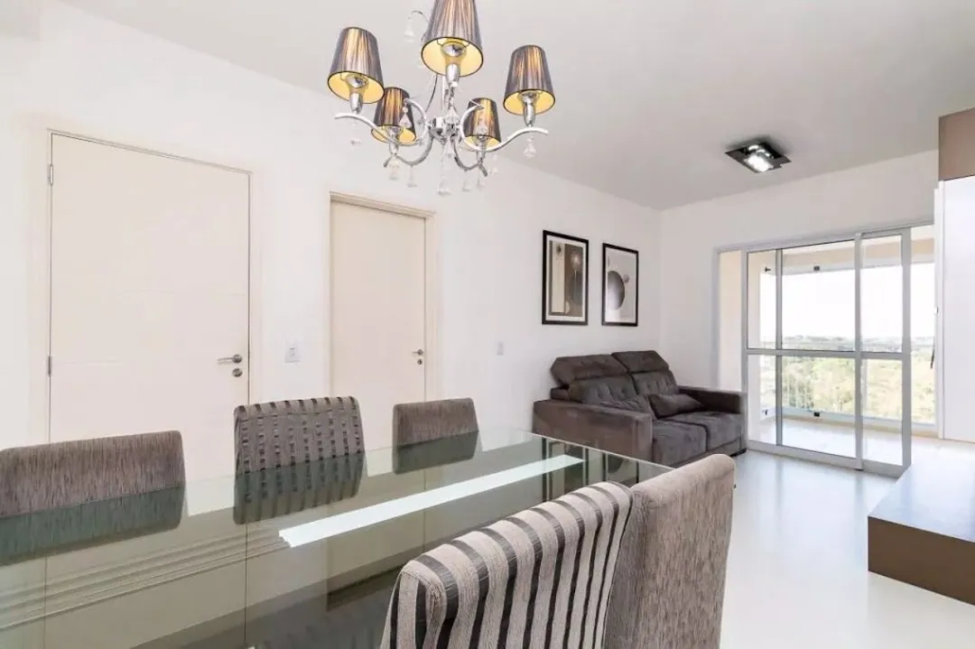 Apartamento de 2 dormitorios con balcón cerrado en vidrio — photo 2