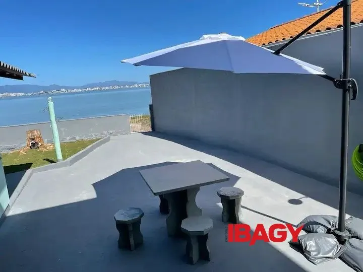 3-bedroom house with a water view in Florianópolis — photo 43