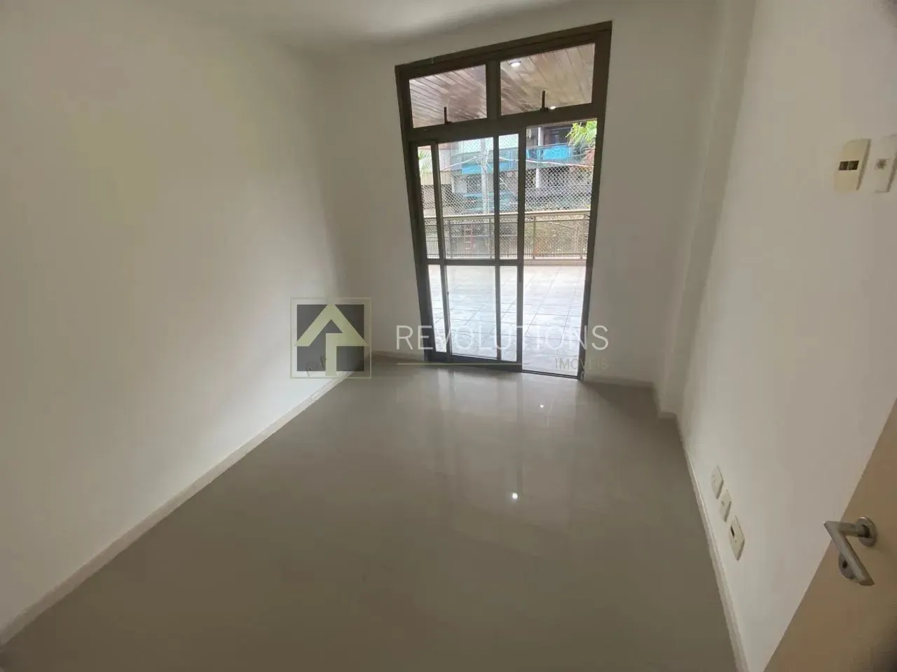 3-bedroom apartment with 3 bathrooms and balcony