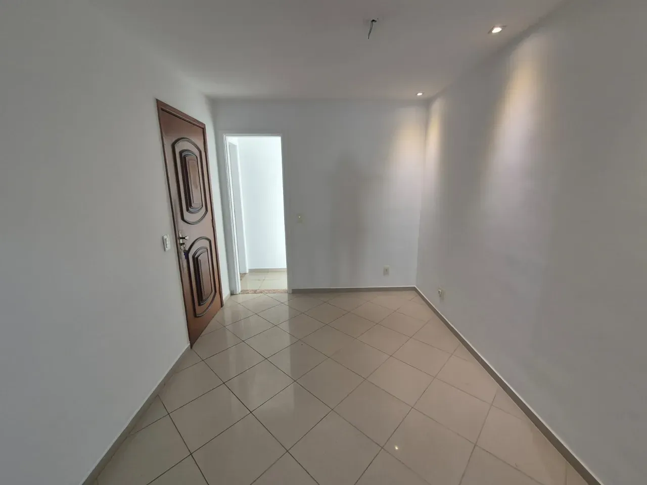 Glass-enclosed balcony in a 3-bedroom apartment, 115 m² — photo 19