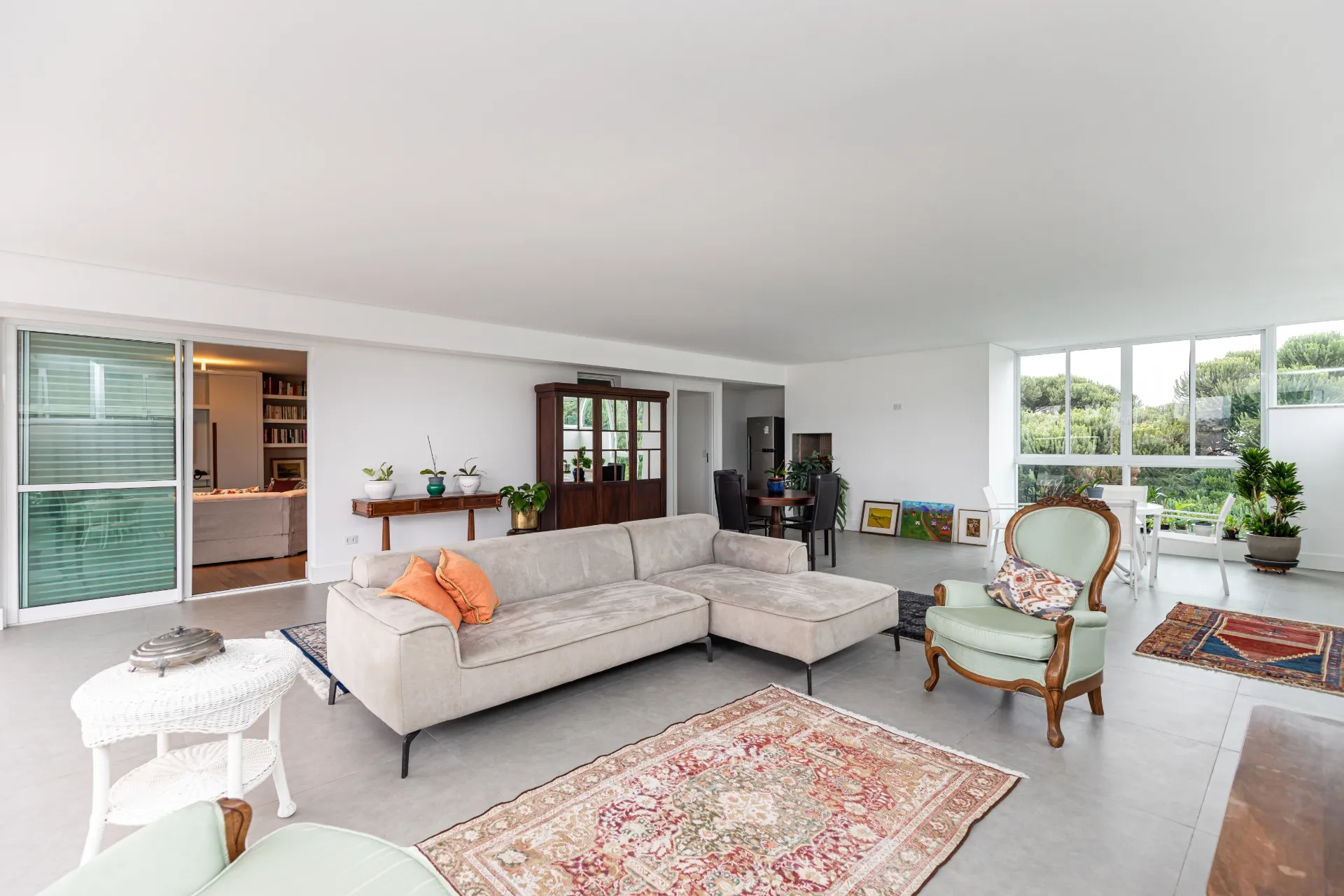 Apartment 432 m² with 3 bedrooms and an open-plan kitchen