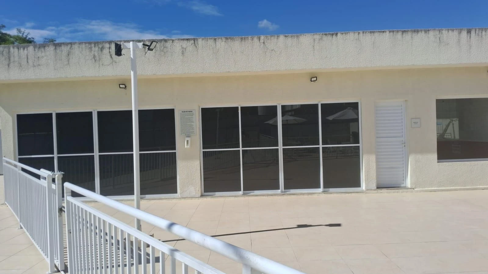 Apartamento de 2 quartos em condomínio com piscina — photo 14