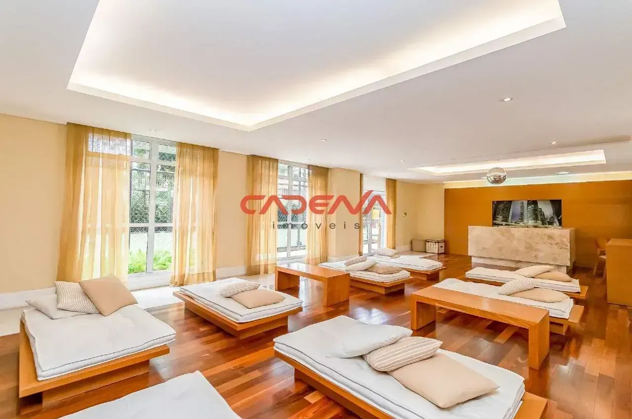 Unfurnished 4-bedroom apartment with private BBQ — photo 40