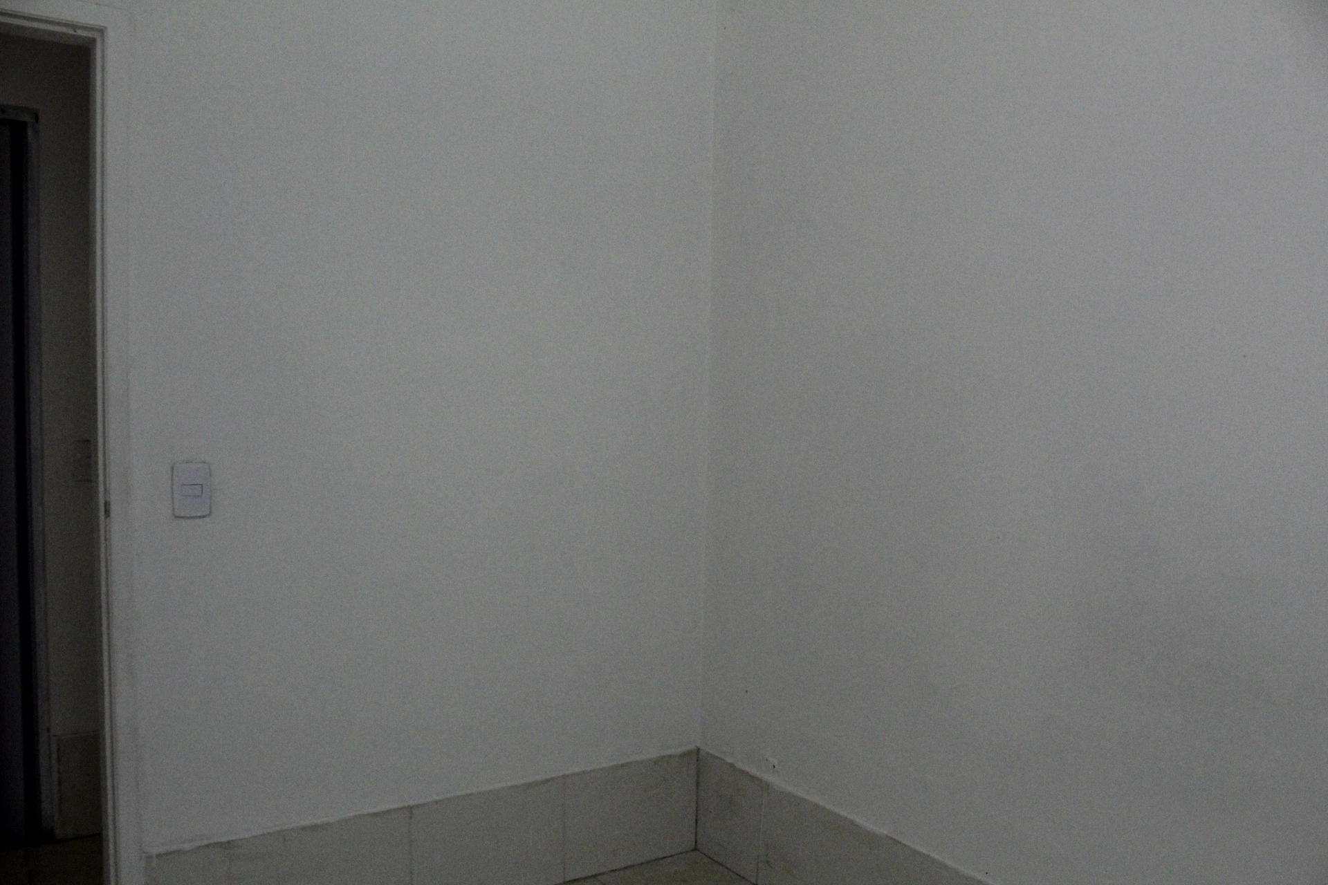 Unfurnished 2-bedroom apartment with a balcony — photo 36