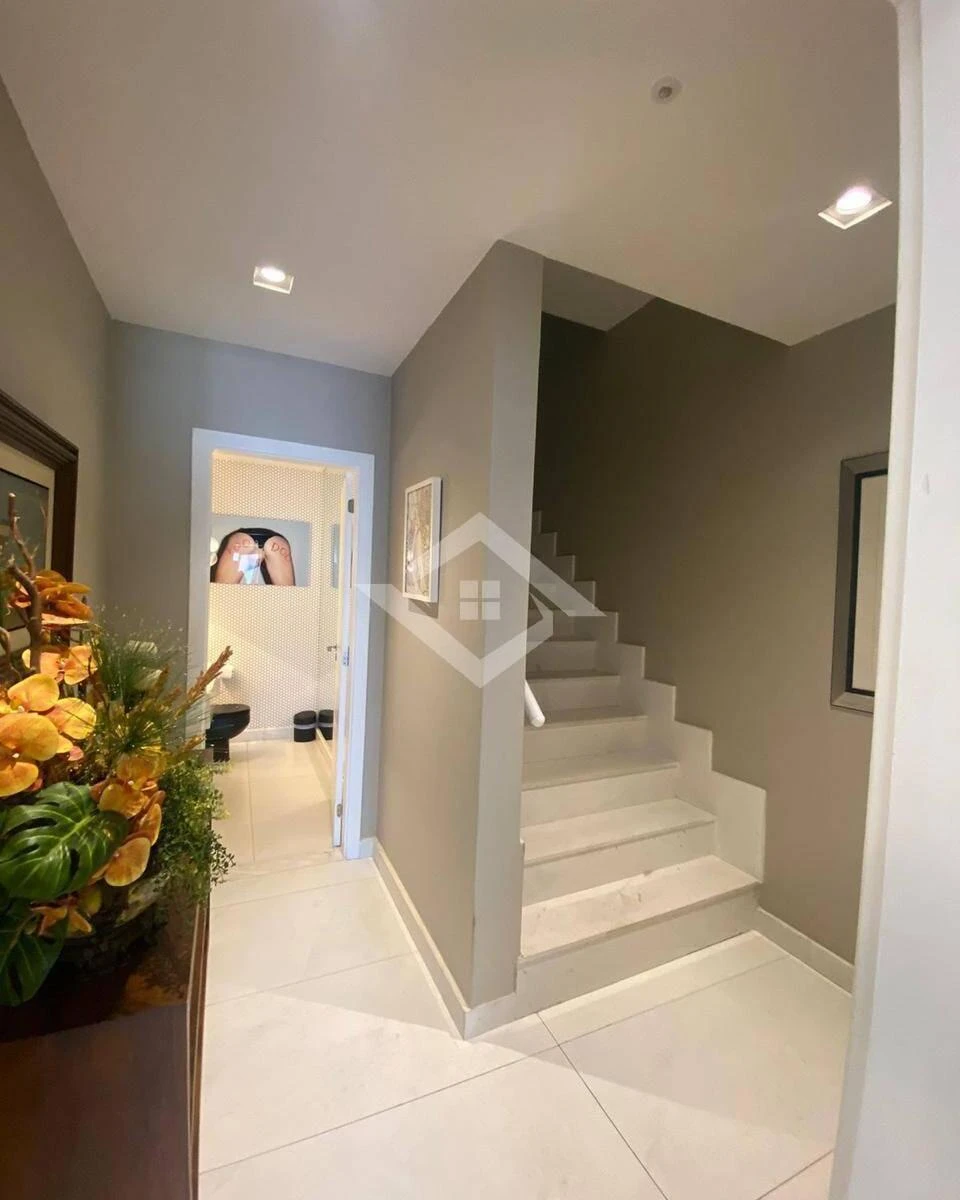 6 quartos e banheira: casa de 1000 m² — photo 28
